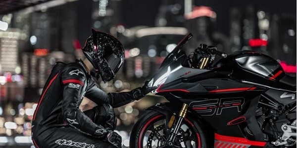 CFMOTO lanseaza motocicletele 450SR si 700CL-X ADVENTURE