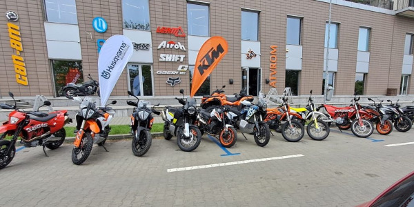 Caravana KTM aduce pasiunea pentru motociclete în București într-un eveniment de testare incitantă