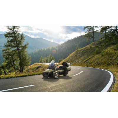 CAN-AM Spyder RT Sea-to-Sky Edition